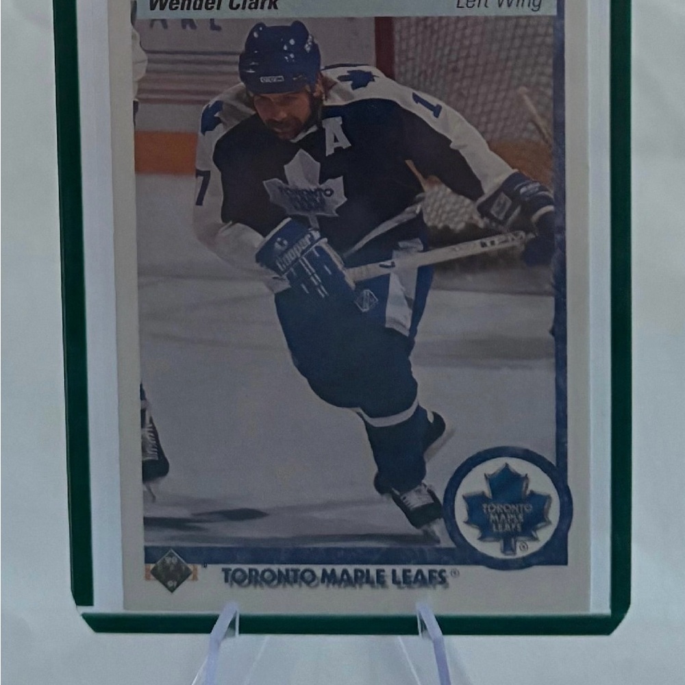 Toronto Maple Leafs Wendel Clark  Hockey Card